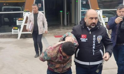 Adliyeye götürülürken aşklarını ilan ettiler