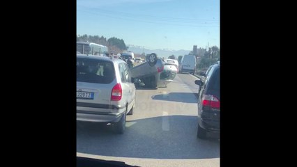 Report TV - Aksidenti, përmbyset makina në Sukth, dy të lënduar lehtë