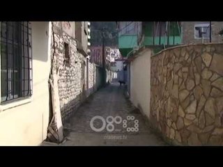 Ora News – Betoni zëvendëson kalldrëmet në lagjet e Beratit