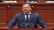 Ora News - Betohen 7 deputetët e rinj, Lefter Maliqi sulmon Bashën: Kryetar me mandat të falur