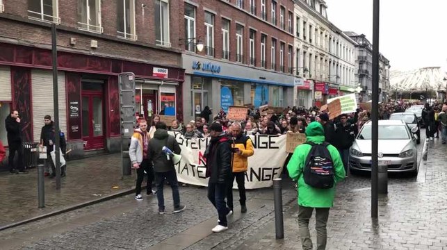Plusieurs milliers de citoyens s'élancent dans les rues de Mons