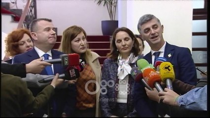 Ora News - Deputetët e Macron: Besojmë në zgjidhje të situatës, s'ndërhyjmë në çështjet e brendshme