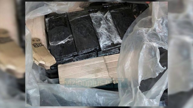 Befasohen babë e bir, policia i kap me kokainë dhe armë - News, Lajme - Vizion Plus