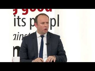 Si ndjehet Gashi në një tavolinë me Ahmetin?