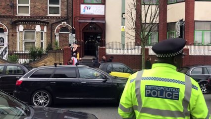 Polis camilerde güvenlik önlemlerini artırdı - LONDRA