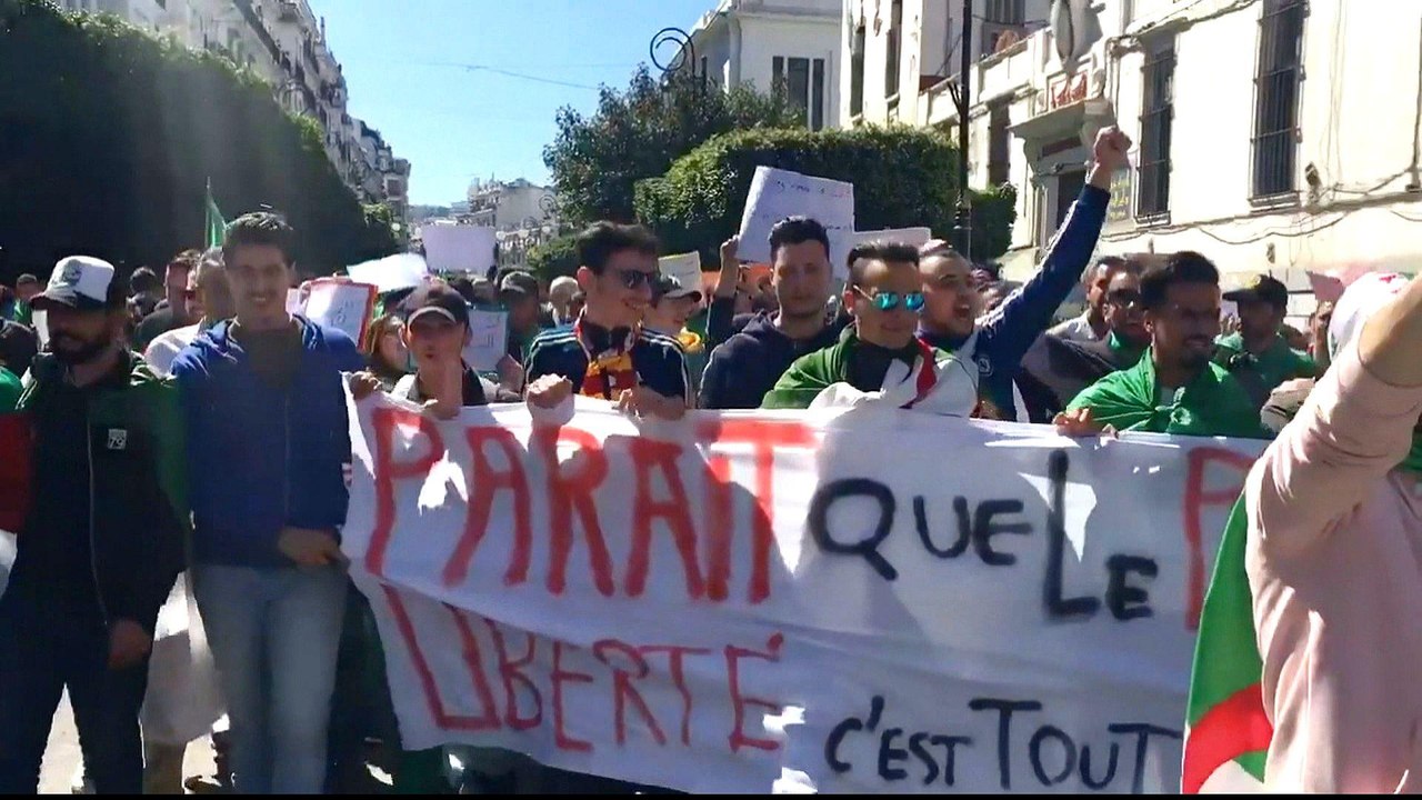 Algeria protests continue despite Bouteflika re...