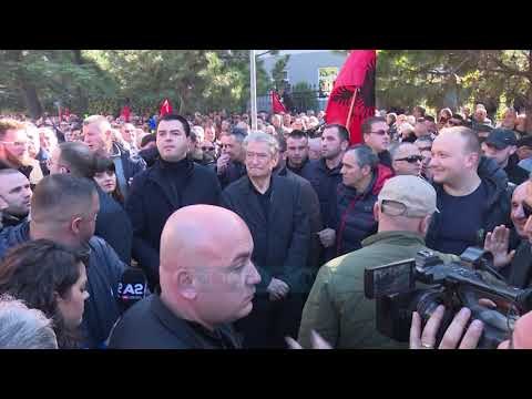 Basha-ambasadës amerikane: Mos u bëni palë me asnjë parti - News, Lajme - Vizion Plus