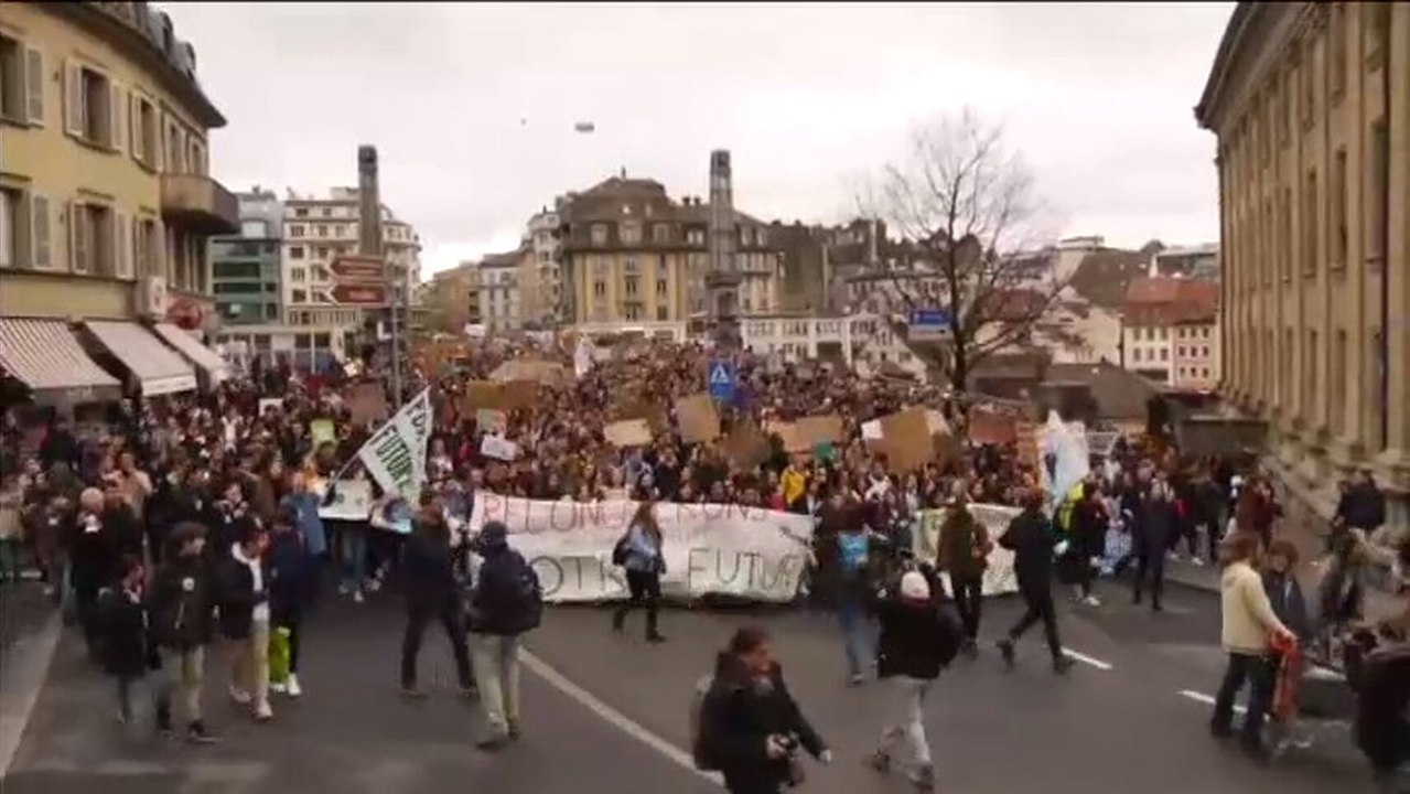 Miles de jóvenes se manifiestan por todo el mundo contra el cambio climático