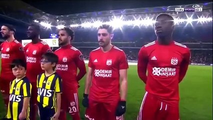 Kadıköyde duygu dolu anlar Taraftarlar Terör Saldırısını Tekbir Getirerek Protesto Etti