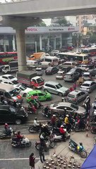 Voilà à quoi ressemble un carrefour au Vietnam