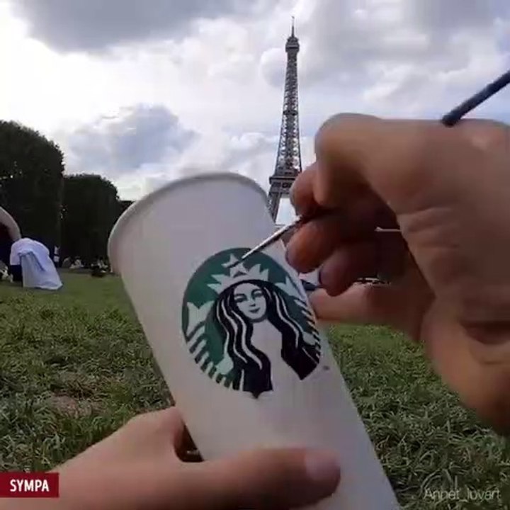 Cet artiste customise des gobelets Starbucks et le résultat est génial