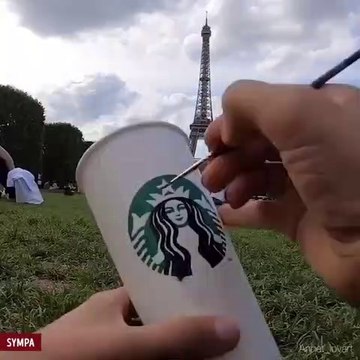 Cet artiste customise des gobelets Starbucks et le résultat est génial