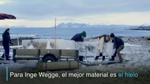 Una tabla de surf de hielo para domar olas del círculo ártico