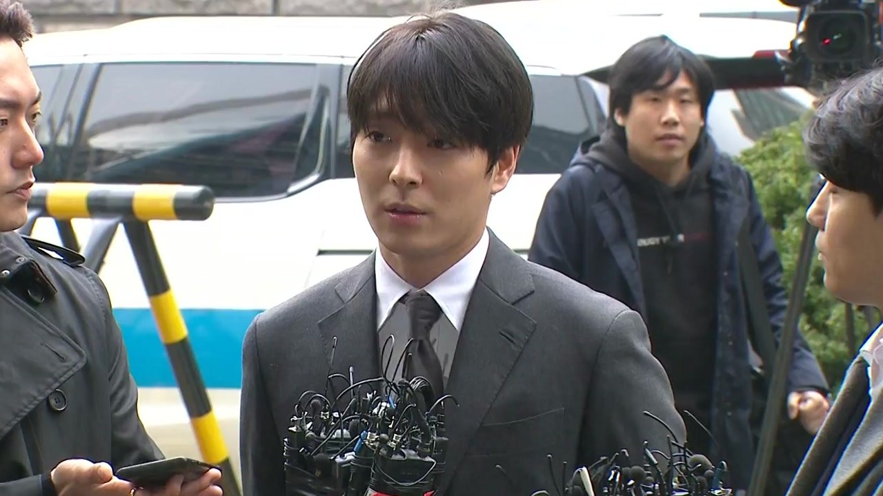 [현장영상] 최종훈 경찰 출석..."사회적으로 물의 일으켜 죄송" / YTN