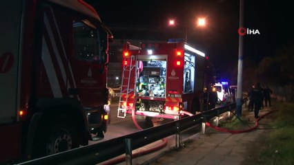 Kadıköy’de 4 metruk bina alev alev böyle yandı
