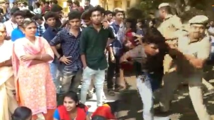 பாலியல் வழக்கில் குற்றவாளிகள் தண்டிக்கப்பட வேண்டுமென வலியுறுத்திய அரசு கலைக் கல்லூரி மாணவர்கள்