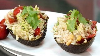 Aguacates rellenos de quinoa | Receta vegetariana