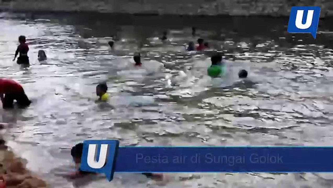 Pesta main air di Sungai Golok