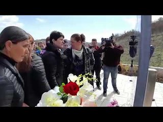 11 VITE NGA TRAGJEDIA, NË GËRDEC, FAMILJARËT HOMAZHE TE MEMORIALI I 26 VIKTIMAVE