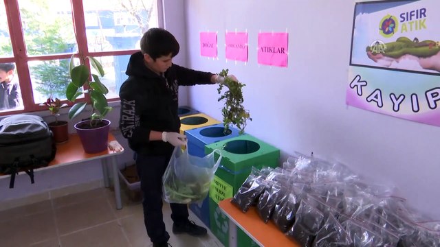 Evlerden atık toplayıp okulda solucan gübresi üretiyorlar - SAMSUN