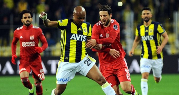 Sivasspor Hocası Hakan Keleş ile Fenerbahçeli Taraftarlar Tartıştı
