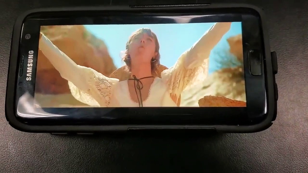 Le morceau "Big Enough" avec des jaquettes de jeux vidéo