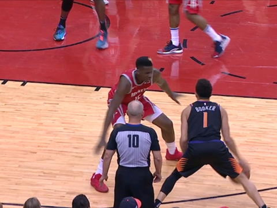 Booker goes through Capela's legs for cheeky basket