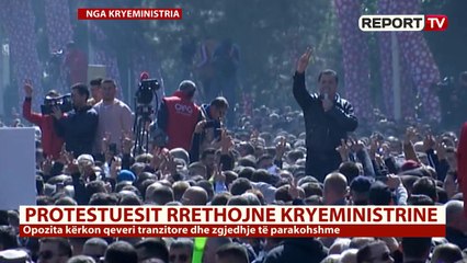 Report TV - Marshimi i dytë në rrethimin e kryeministrisë, Flamur Nokës i ikën zëri