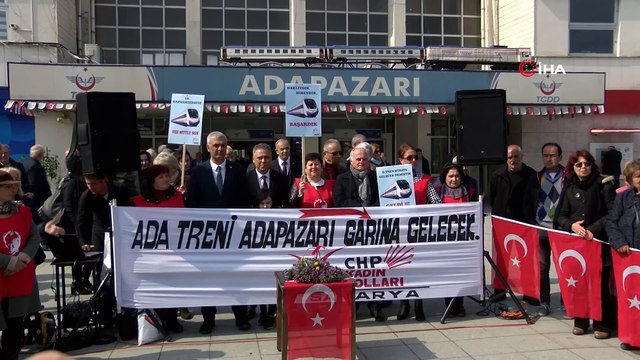 7 yıl sonra yeniden Adapazarı Garı'na gelen Ada Treni bayraklarla karşılandı