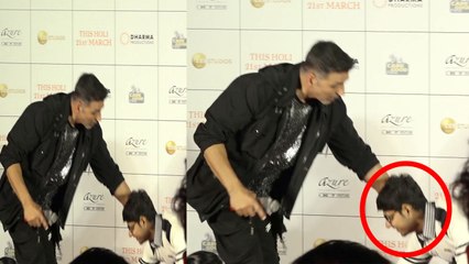 Akshay Kumar gets angry on fan because of this reason during Kesari Press Conference | FilmiBeat