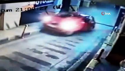 Otoparktan çıkmaya çalışırken duvara böyle çarptı