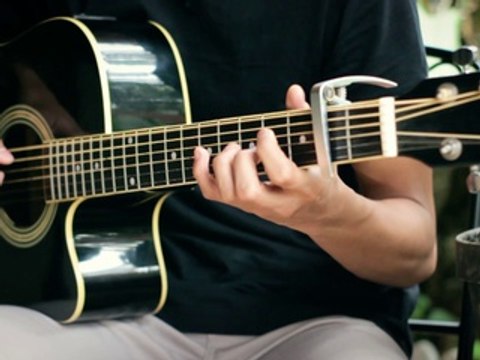 River Flows In you (Yiruma) - Guitar Fingerstyle Cover By Naiah Yabes