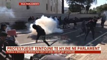 Report TV - Momenti i plotë, shpërthen dhuna në protestën e opozitës...ku janë Basha dhe Kryemadhi?!