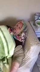 Parayı gören teyze - Acayip komik :)