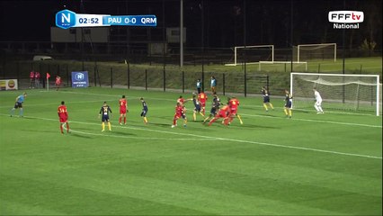 Corner repoussé par la défense de Pau.