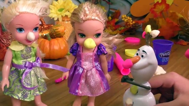 L'action de GRÂCES 2017 ! Elsa et Anna, les tout-petits visite Raiponce - Dîner -Turquie - Partie - de la Nourriture - des Citrouilles