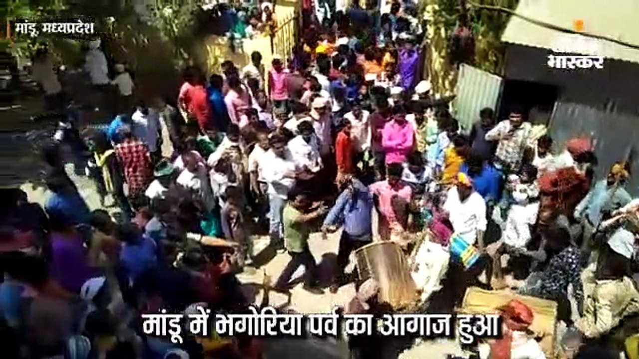 सांसद - विधायक ने बजाई मादल और दलों के साथ थिरके