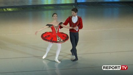 Report Tv - Motër e vëlla, poezia e trupit "në majë të gishtërinjve"