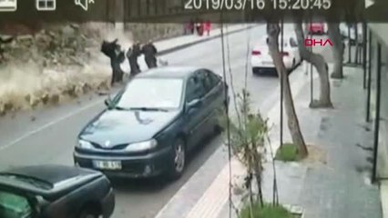 Diyarbakır İstinat Duvarı Yıkıldı, 3 Kadın Kıl Payı Kurtuldu