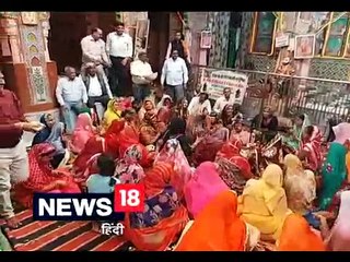 करौली के श्रीगोविंददेवजी मंदिर में महिलाओं ने गाई होली, पुरुषों ने बरसाए फूल