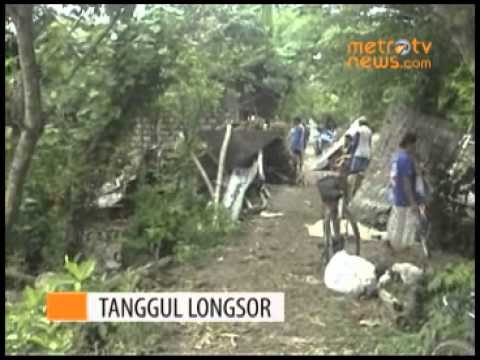 Tanggul Longsor, 2 Rumah Nyaris Ambruk