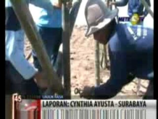 Puluhan Warga Duduki Tanggul Lumpur Titik 83