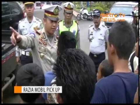 Petugas Razia Pick Up Bawa Penumpang