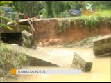 Jembatan Putus Diterjang Banjir, Tiga Desa Terisolir   DA