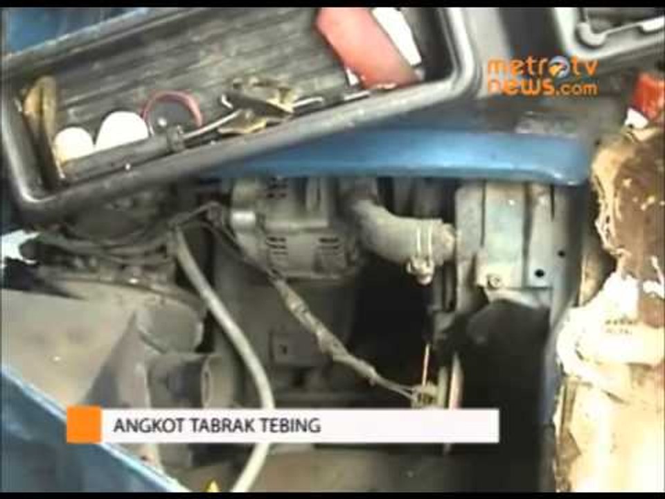 Rem Blong, Angkot Tabrak Tebing