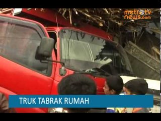 Truk Tabrak Rumah