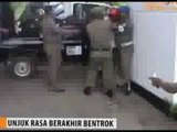 Satpol PP Rebut Keranda Mayat Mahasiswa, Bentrok Pecah