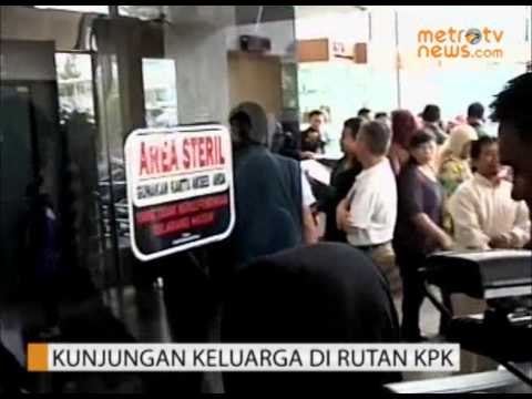 Rayakan Natal, Jenguk Keluarga di Rutan KPK vg