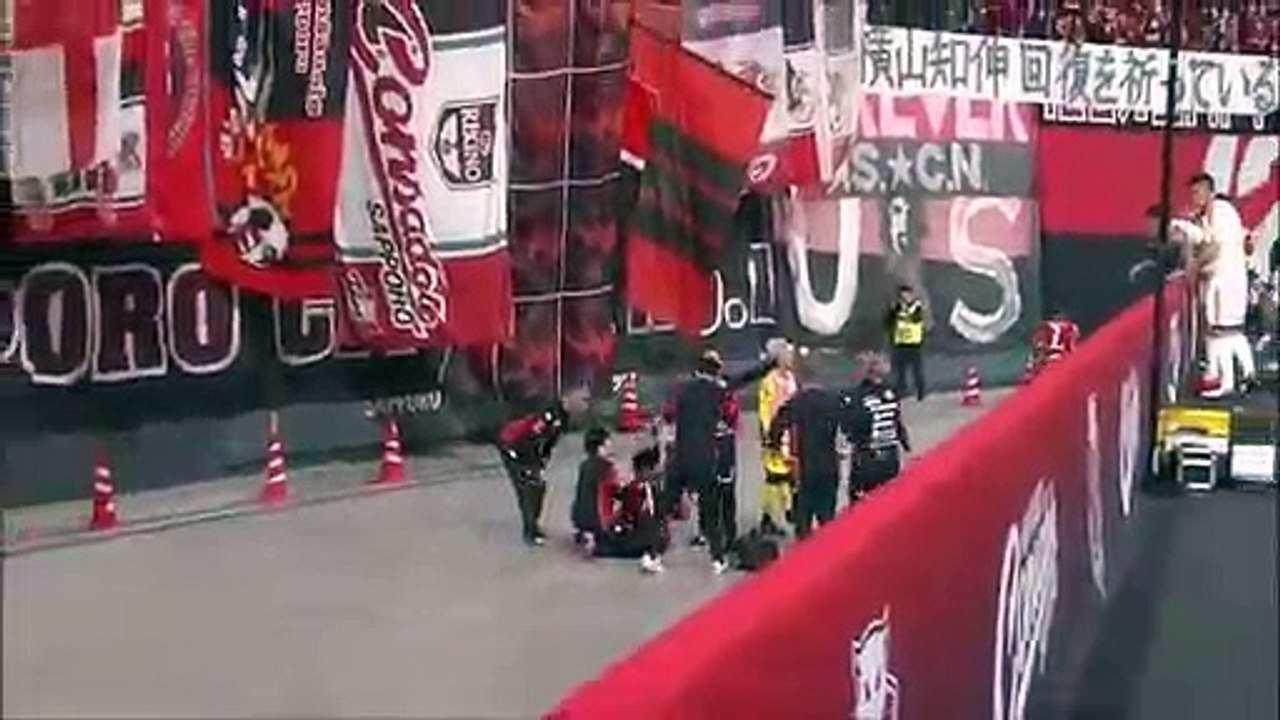 Jogador tem um festejo cómico ao marcar golo!