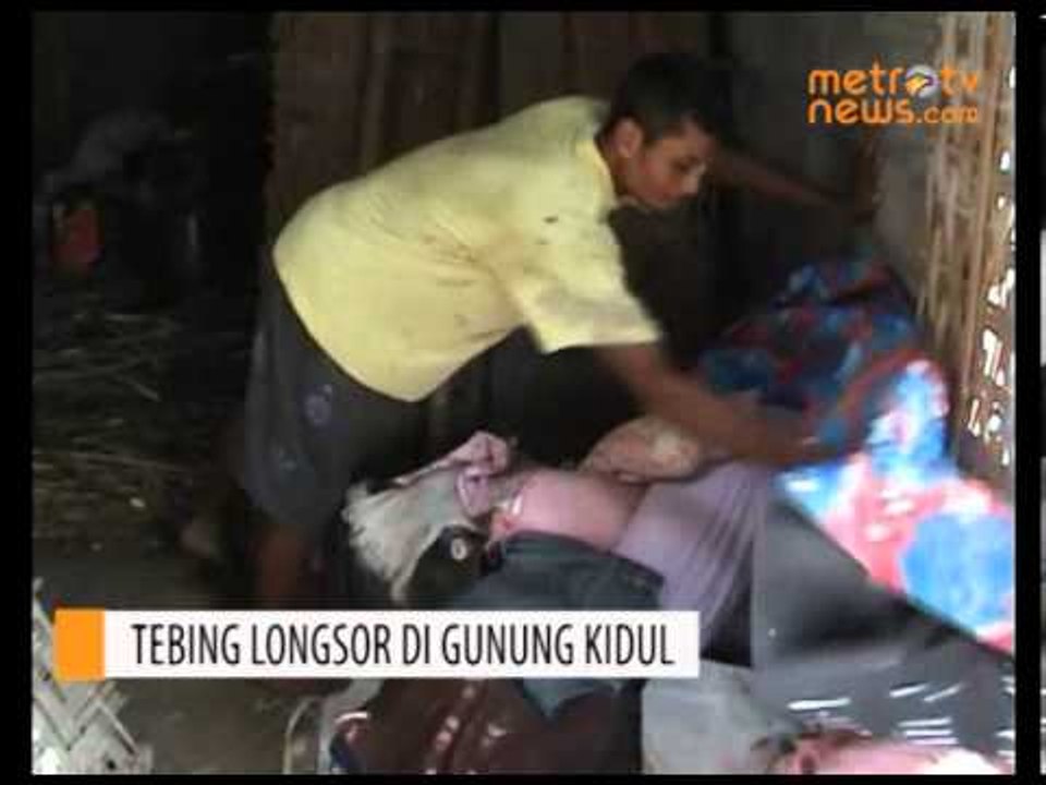 Longsoran Tebing Hantam Rumah